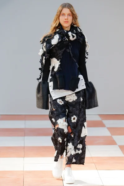 Look 4